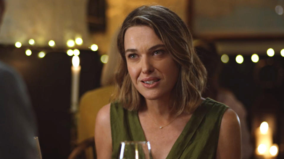 Sally Bretton regresó como Martha en la serie 2 de Beyond Paradise. (BBC)