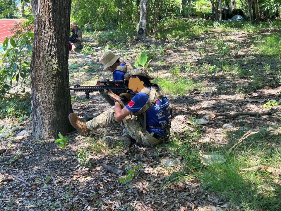 由於國內法規無法取得真槍進行槍枝訓練，目前有數個戰術訓練團體在國內採用BB槍進行國土防衛作戰初步與進階的戰術訓練。摘自天擎訓練顧問社臉書