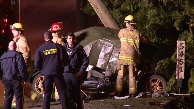 Overnight crash in Burnaby kills 2, shuts down part of Canada Way