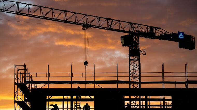 Trotz Coronavirus geht die Arbeit an deutschen Baustellen weiter. Foto: dpa