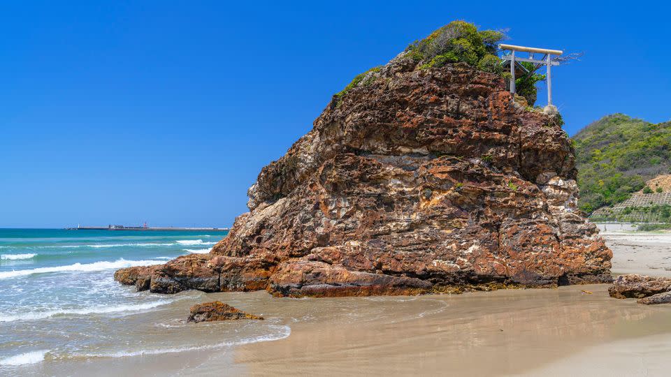 Inasa Beach overlooks the Sea of Japan. - amana images inc./Alamy Stock Photo