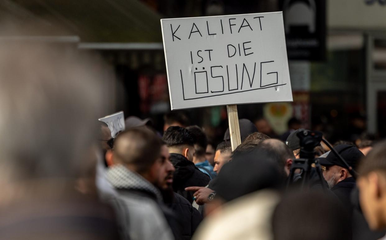 Crowds gathered in Hamburg to demonstrate against Islamophobia, with some calling for a caliphate