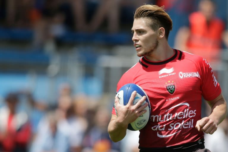 Toulon's James O'Connor runs with the ball during the French Top 14 match between Agen and Toulon on May 21, 2016 in Bordeaux, France