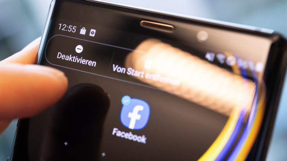 Auf diesem Smartphone ist die Facebook-App vorinstalliert. Sie lässt sich nicht deinstallieren, aber immerhin deaktivieren.