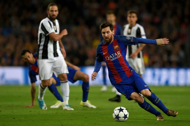 Barcelona's Argentinian forward Lionel Messi controls the ball during the UEFA Champions League quarter-final match against Juventus at the Camp Nou stadium in Barcelona on April 19, 2017