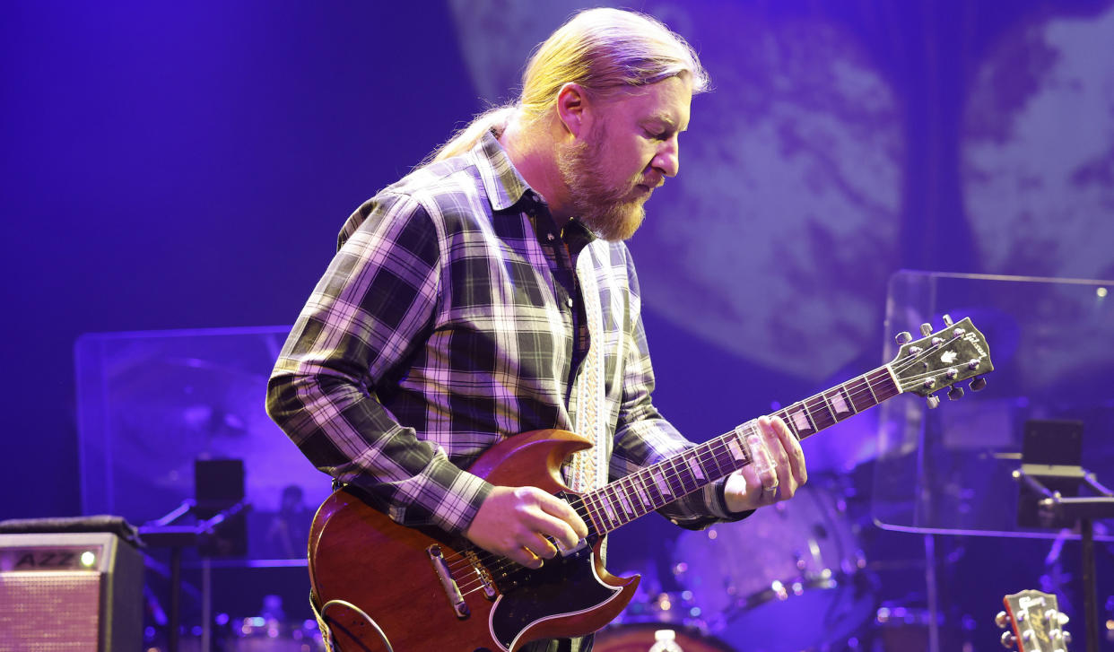  Derek Trucks performs onstage with the Tedeschi Trucks Band at the Ryman Auditorium in Nashville, Tennessee on February 23, 2023 