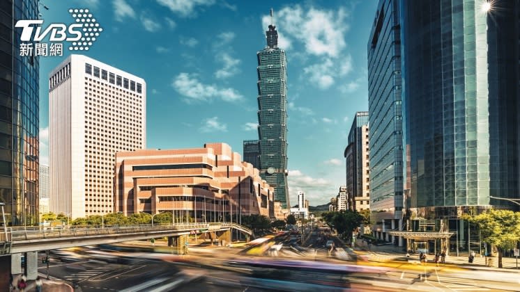 矢板明夫認為台灣各年齡層的消費支撑力強。（示意圖／shutterstock達志影像）