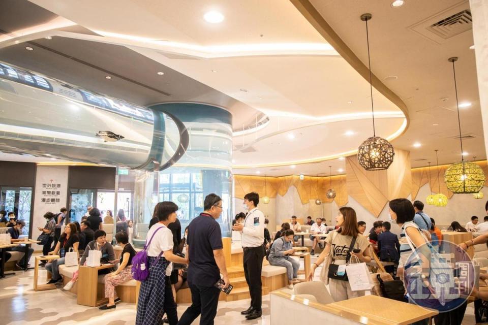 水族館找來日本連鎖品牌PRONTO合作推出「X cafe by PRONTO」咖啡店。