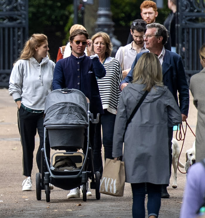 Beatriz de York, Edoardo Mapelli, sus padres y su hija