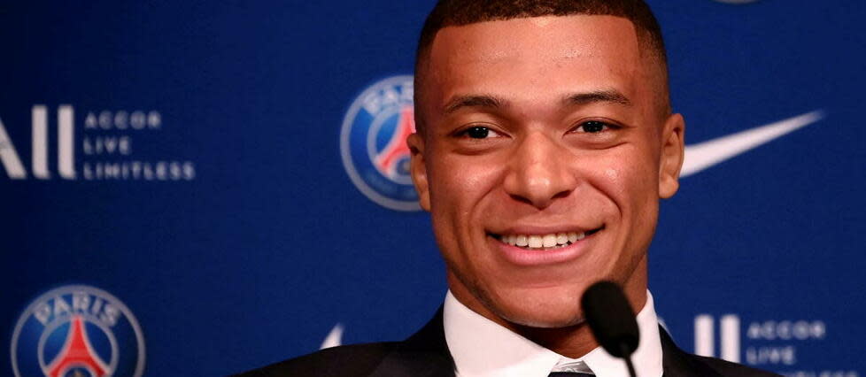 Kylian Mbappé lors d'une conférence de presse au Parc des princes, à Paris, le 23 mai 2022. 
