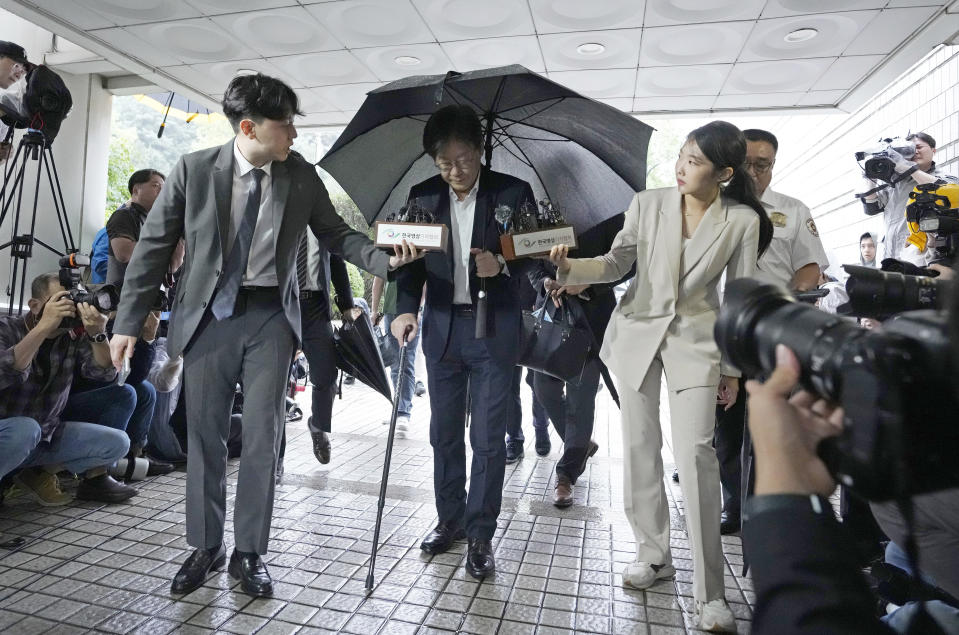 South Korea's main opposition Democratic Party leader Lee Jae-myung, center, arrives to attend a hearing on his arrest warrant on corruption charges at the Seoul Central District Court in Seoul, South Korea, Tuesday, Sept. 26, 2023. In a surprise outcome, South Korea's opposition-controlled parliament voted Thursday, Sept. 21, to pass a motion submitted by the government that allows the potential arrest of the country's leading opposition figure, Lee, who faces a widening investigation over corruption allegations. (AP Photo/Ahn Young-joon)