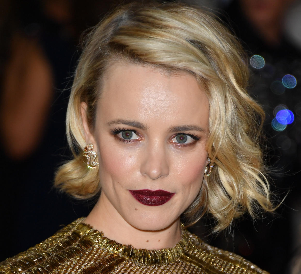 Rachel McAdams’ makeup artist is her sister and they honestly look like twins