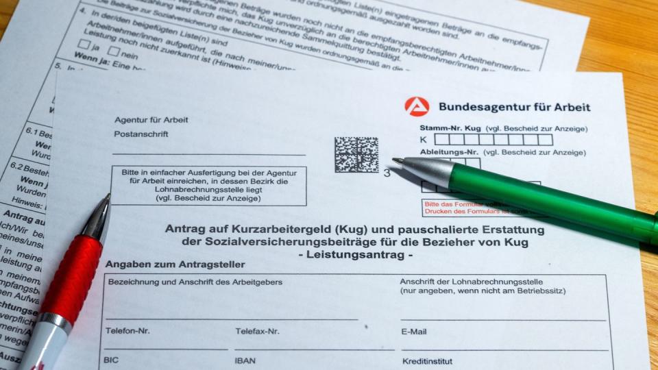 Bei 337 von 4690 Hinweisen auf Betrug beim Kurzarbeitergeld hat sich laut Bundesagentur für Arbeit ein Anfangsverdacht ergeben - diese Fälle liegen nun bei Zoll, Staatsanwaltschaft oder Polizei.