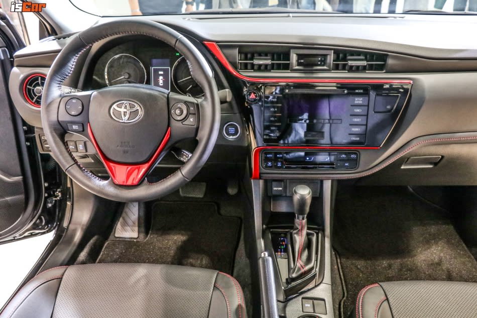 外表動感有型、操控底子也行，Toyota Corolla Altis X，售價77.9萬元、炫魅紅搶眼塗裝！