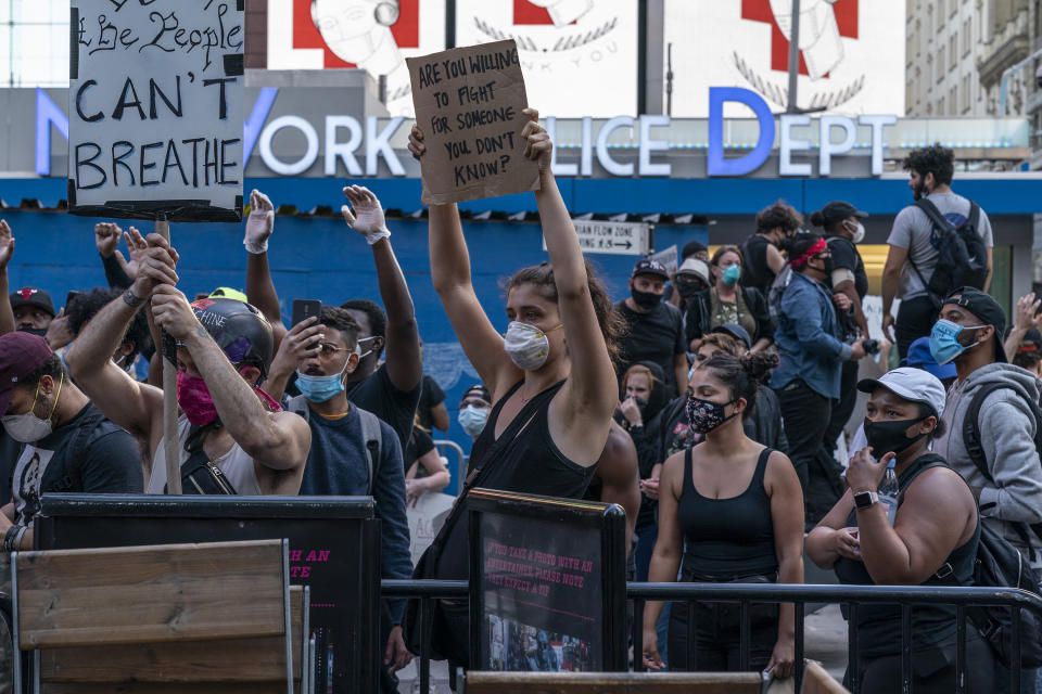 NEW YORK, UNITED STATES - 2020/05/31: Protest held to denounce killing of George Floyd of Minneapolis on the streets of Manhattan during COVID-19 pandemic. Several thousand of peaceful protesters gather on Times Square. (Photo by Lev Radin/Pacific Press/LightRocket via Getty Images)