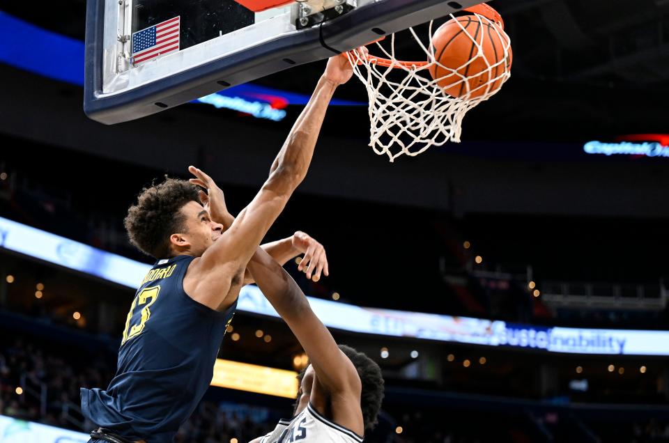 Marquette's Oso Ighodaro throws down a dunk in the first half against Georgetown on Saturday.