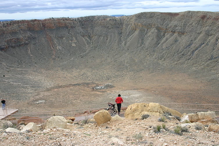 <span class="caption">Meteor crater, Arizona.</span> <span class="attribution"><span class="source">Kevin Walsh/wikipedia</span>, <a class="link " href="http://creativecommons.org/licenses/by-sa/4.0/" rel="nofollow noopener" target="_blank" data-ylk="slk:CC BY-SA;elm:context_link;itc:0;sec:content-canvas">CC BY-SA</a></span>