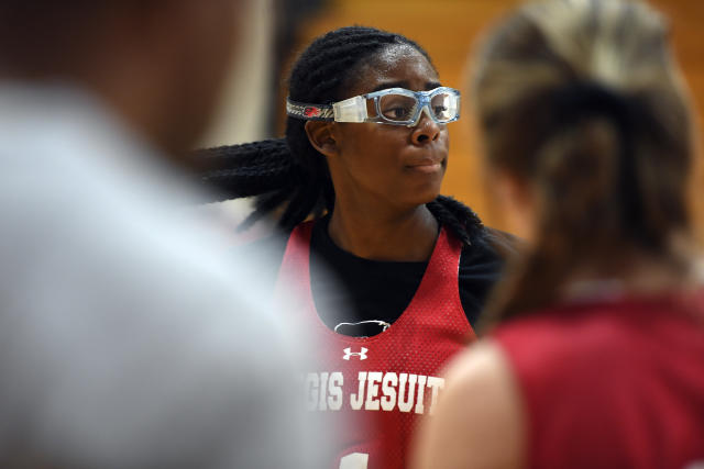 girl basketball players dunking