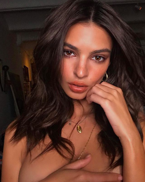 Fans immediately thought she was announcing a pregnancy. Photo: Instagram/emrata