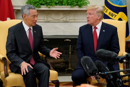 U.S. President Donald Trump welcomes Singapore’s Prime Minister Lee Hsien Loong in the Oval Office at the White House in Washington, U.S. October 23, 2017. REUTERS/Jonathan Ernst