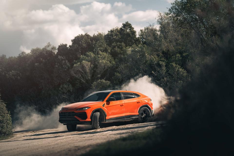 2025 lamborghini urus se phev hybrid