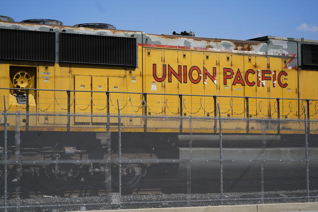 US train industry cuts corners on safety, rail workers say