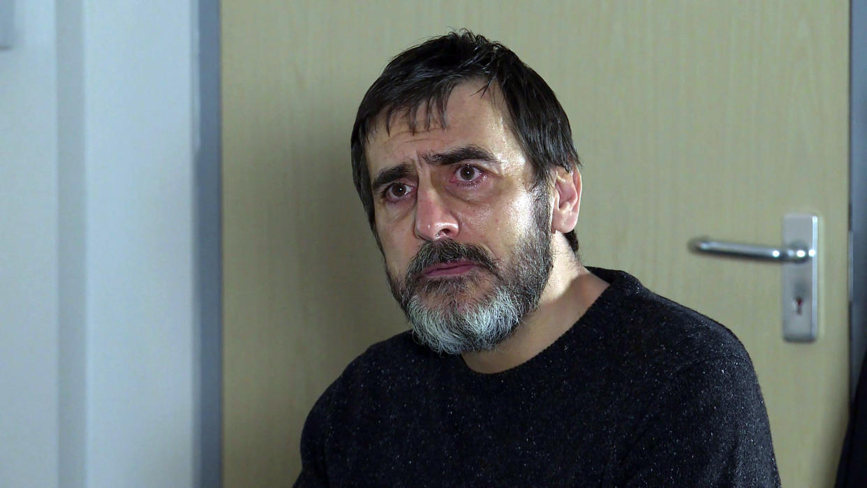 FROM ITV

STRICT EMBARGO - No Use Before Tuesday 30th March 2021

Coronation Street - Ep 1029596

Friday 9th April 2021

Peter Barlow [CHRIS GASCOYNE] attends his hospital appointment. When the consultant reveals that his liver hasnâ€™t improved, he needs a transplant, but thereâ€™s no guarantee heâ€™ll be eligible for one, Peterâ€™s shocked. 

Picture contact David.crook@itv.com 

This photograph is (C) ITV Plc and can only be reproduced for editorial purposes directly in connection with the programme or event mentioned above, or ITV plc. Once made available by ITV plc Picture Desk, this photograph can be reproduced once only up until the transmission [TX] date and no reproduction fee will be charged. Any subsequent usage may incur a fee. This photograph must not be manipulated [excluding basic cropping] in a manner which alters the visual appearance of the person photographed deemed detrimental or inappropriate by ITV plc Picture Desk. This photograph must not be syndicated to any other company, publication or website, or permanently archived, without the express written permission of ITV Picture Desk. Full Terms and conditions are available on  www.itv.com/presscentre/itvpictures/terms