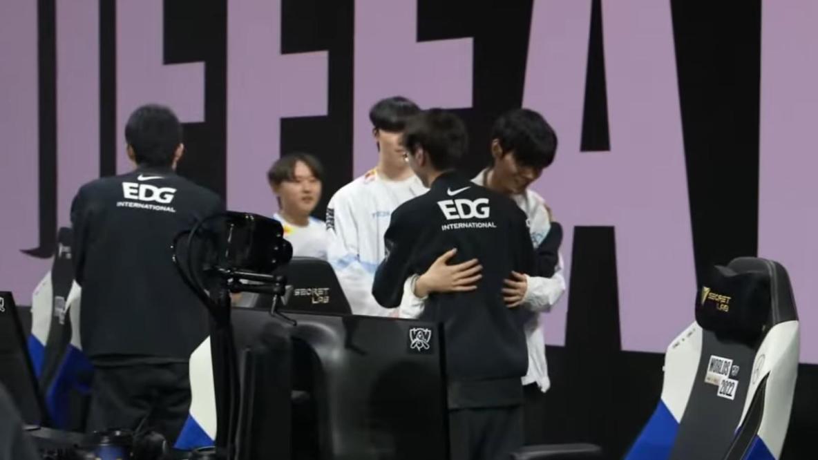 EDG upset DWG KIA 3-2 to become 2021 League of Legends world champions