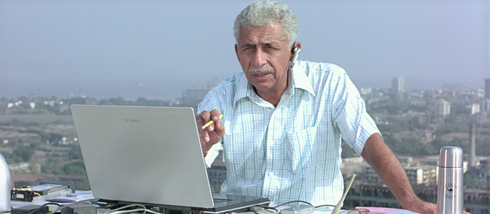 Naseeruddin Shah in A Wednesday: As ‘a stupid common man’ who is on a mission to kill terrorists, Naseer gave a revolutionary speech. The serious monologue still gives the audience goose-bumps and makes you want to stand and applaud it every time you watch the film! It patronizes the audience & brings out the hidden Indian in you.