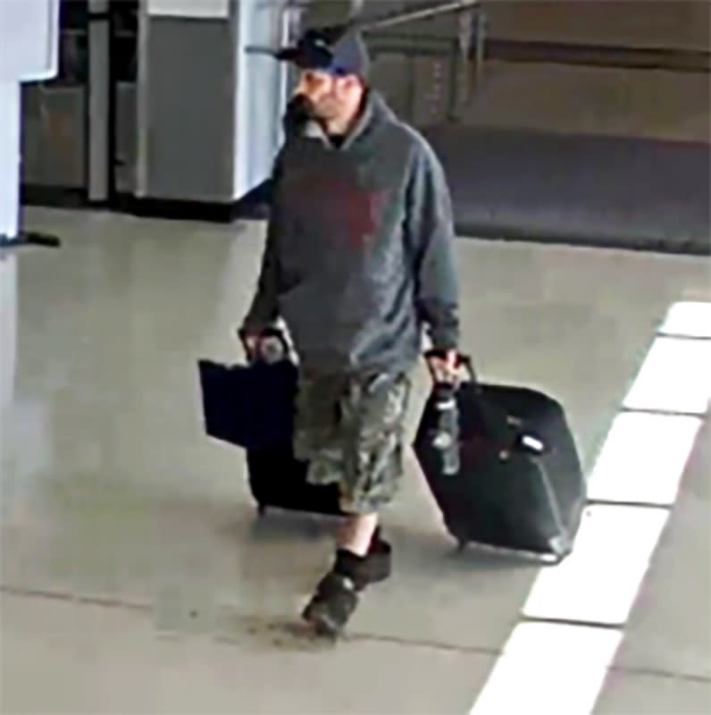 Marc Muffley with luggage. (U.S. District Court, Eastern District of Pennsylvania)