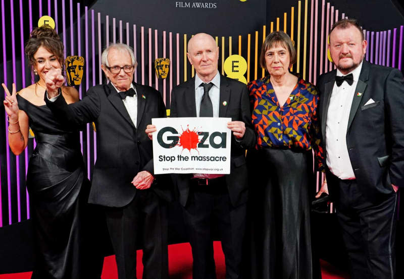 (L-R) English actress Claire Rodgerson, British film director Ken Loach, screenwriter Paul Laverty, film producer Rebecca O'Brien and Dave Turner attend the attend the 77th British Academy Film Awards (Bafta Film Awards) at the Royal Festival Hall. Ian West/PA Wire/dpa
