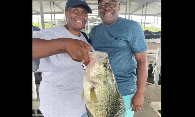 Woman lands record crappie on 35th wedding anniversary - Yahoo Sports