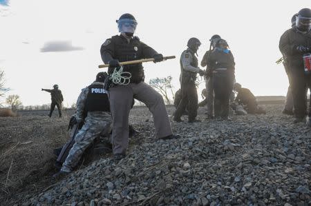 Police arrest protesters during a demonstration against the Dakota Access pipeline near the Standing Rock Indian Reservation in Mandan, North Dakota, November 15, 2016. REUTERS/Stephanie Keith