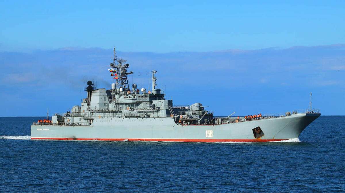 Руският десантен кораб „Цезар Куников“ ударен в Черно море, той потъна – източници от разузнаването