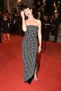 <p>L’actrice a sorti une robe géométrique et paillettée. Chic sans extravagance.<br>Crédit : Getty </p>