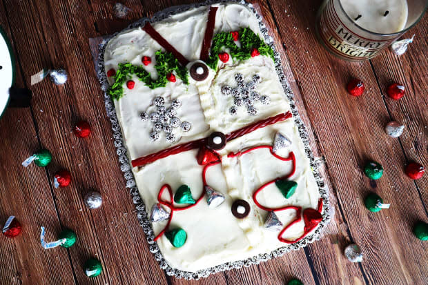 <p><a href="https://parade.com/1118996/sheagoldstein/best-ugly-sweater-cake-recipe/" rel="nofollow noopener" target="_blank" data-ylk="slk:Shea Goldstein;elm:context_link;itc:0;sec:content-canvas" class="link ">Shea Goldstein</a></p>