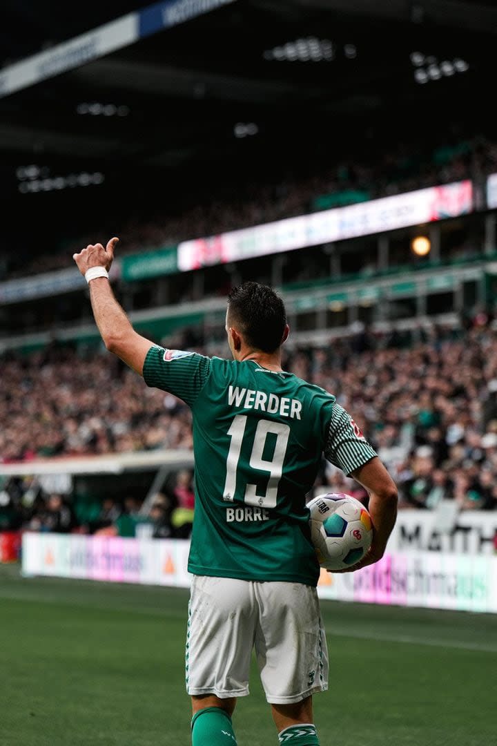 En su tercera temporada en la Bundesliga, Rafa Santos Borré suma 100 partidos y 18 goles, distribuidos entre Eintracht Frankfurt y su reciente desembarco en Werder Bremen 