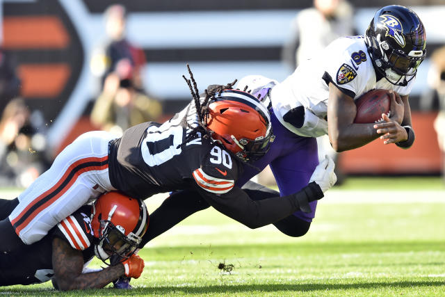 Jadeveon Clowney Linked to Cleveland Browns Division Rival