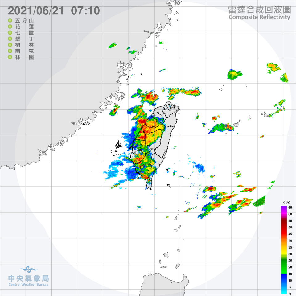 中南部持續顯著的雨勢發展，在今天已經向北接近到新竹、苗栗附近，並伴隨閃電雷擊，請民眾小心。   圖：中央氣象局/提供