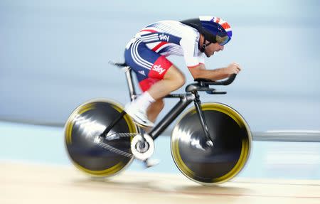 UCI World Track Cycling Championships - London, Britain - 4/3/2016 - Mark Cavendish of Great Britain competes in the men's omnium pursuit. REUTERS/Andrew Winning