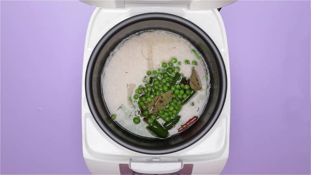 Cooking pilaf in rice cooker