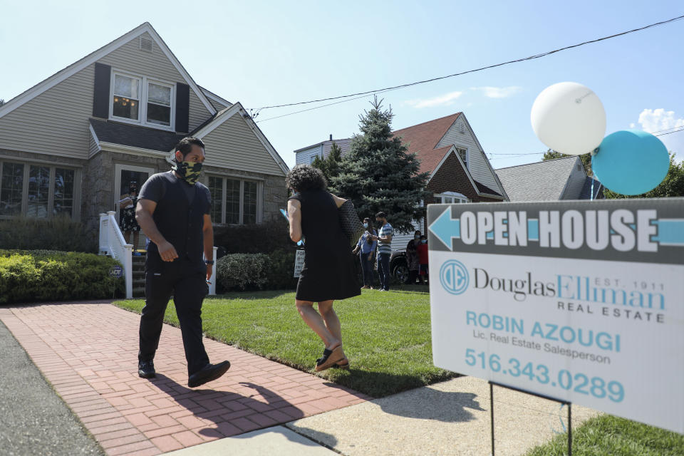 People wait to visit a house for sale in Floral Park, Nassau County, New York, the United States. (Credit: Xinhua/Wang Ying, Getty Images)