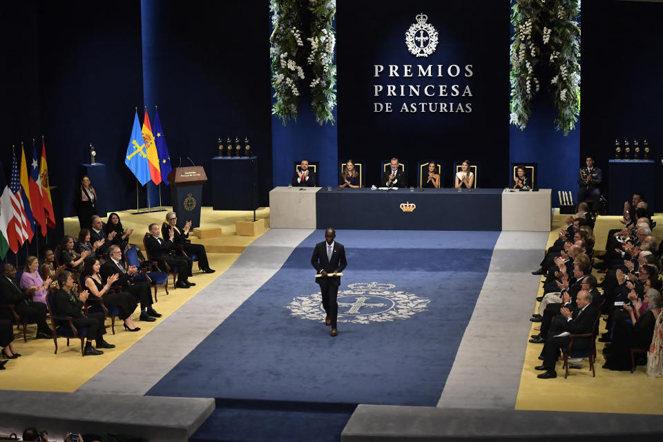 Kenyan athlete Eliud Kipchoge is applauded by Spanish Royals after receiving the Princess of Asturias Award for Sports during the awards ceremony in Oviedo, northern Spain, Friday, Oct. 20, 2023. The awards, named after the heir to the Spanish throne, are among the most important in the Spanish-speaking world. (AP Photo/Alvaro Barrientos)