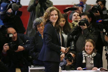 Journalists watch as Nathalie Kosciusko-Morizet (C), conservative UMP political party candidate for the mayoral election, prepares to cast her ballot in Paris, March 30, 2014. The French go to the polls to cast votes Sunday in the second round of 2014 municipal elections to elect city mayors and councillors for a six-year term. REUTERS/Gonzalo Fuentes