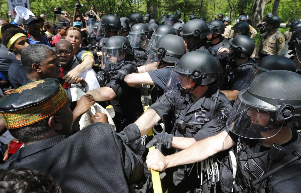 Demonstrators clash with police during a protest at McDonald's headquarters in Oak Brook, Illinois, May 21, 2014. (REUTERS/Jim Young)