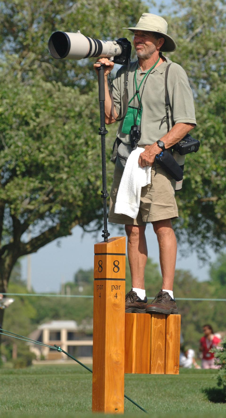 Golf photographer Steve Szurlej working at a golf tournament.