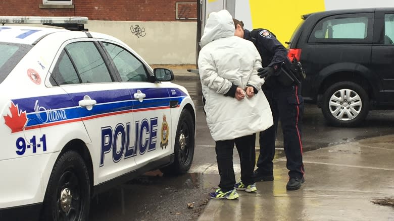 5 arrested after man seen with gun in Old Ottawa East