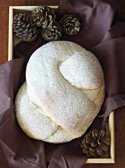 Krendel Bread