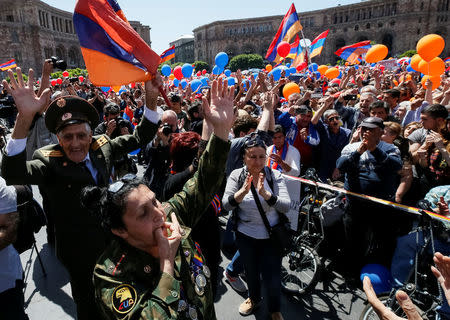 Supporters of Armenian opposition leader Nikol Pashinyan wait for the results of the parliament's election of an interim prime minister in central Yerevan, Armenia May 1, 2018. REUTERS/Gleb Garanich