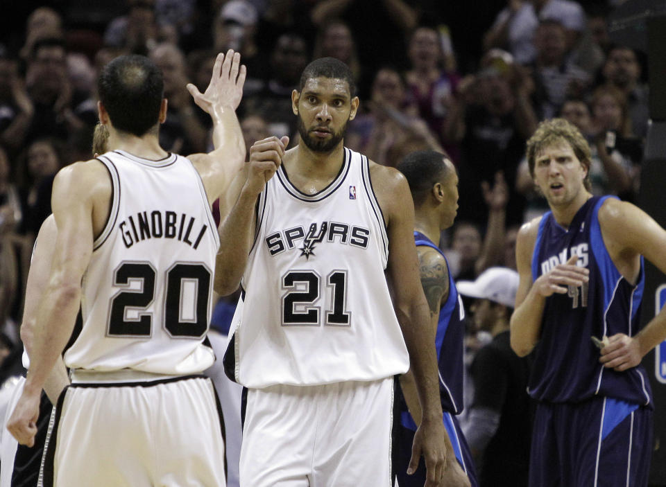 聖安東尼奧馬刺Tim Duncan、Manu Ginobili率隊在2010季後賽翻掉高種子達拉斯獨行俠。（AP Photo/Eric Gay）